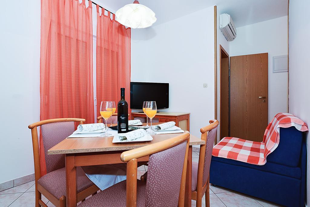Apartments Lucija Sukošan Екстериор снимка