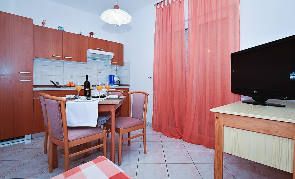 Apartments Lucija Sukošan Екстериор снимка